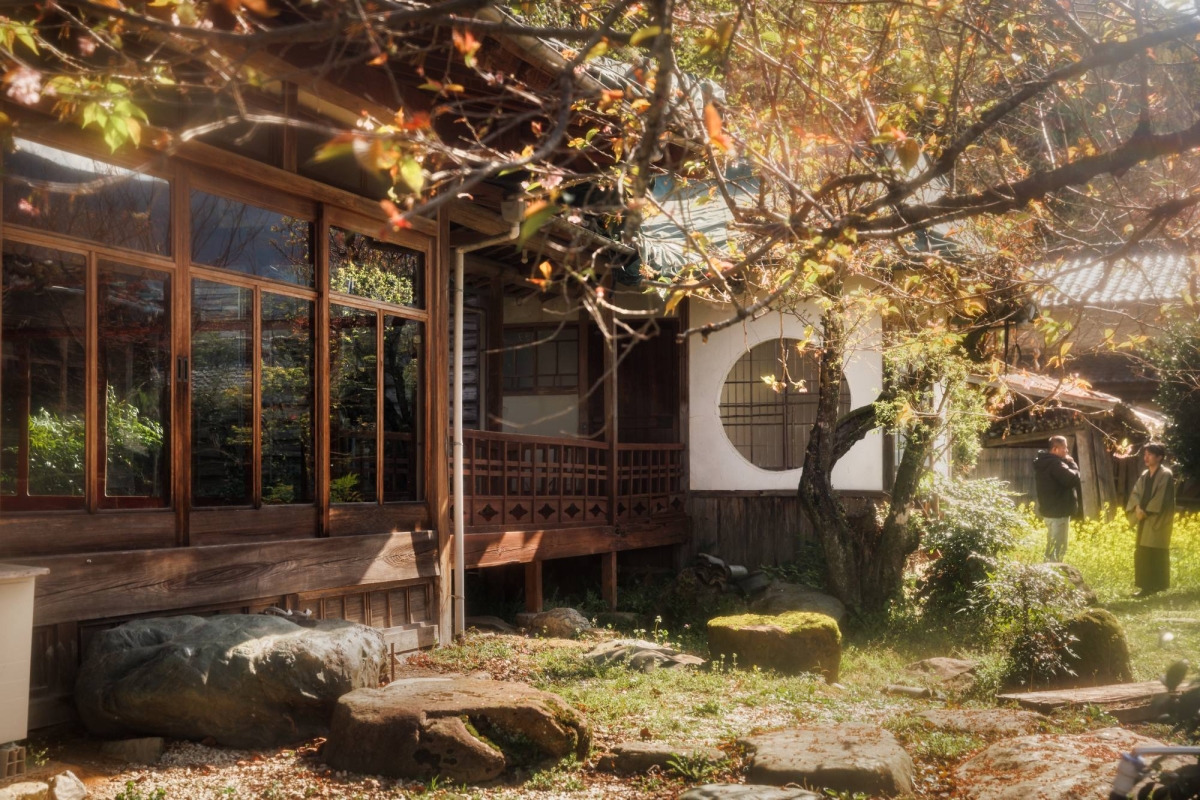 リノベーションで再生された日本の空き家外観